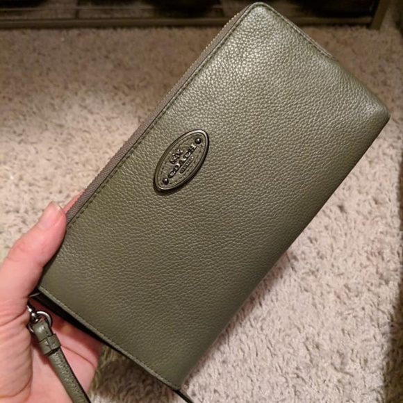 Coach Handbags - NWOT Coach Olive Green Wristlet Wallet